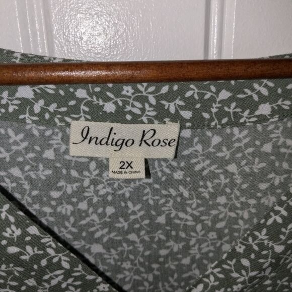 Indigo Rose 2X Green Floral Dress With Button Front & Short Sleeves - Picture 3 of 7